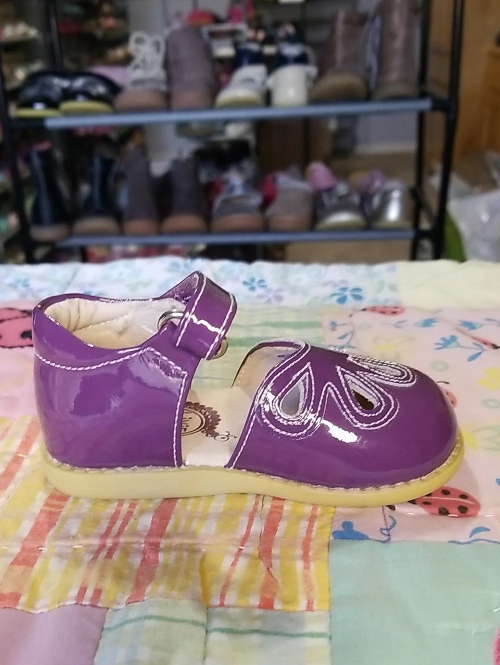 Livie & Luca Purple Patent Leather Mary Jane Size 4 Petals Excellent condition